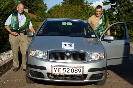 Søn og far, Claus og Torben Falck Hansen fra Haslev, pinte ufattelige 32,17 kilometer ud af hver liter diesel i deres Skoda Fabia TDI, som kun burde kunne klare 20,2 kilometer.